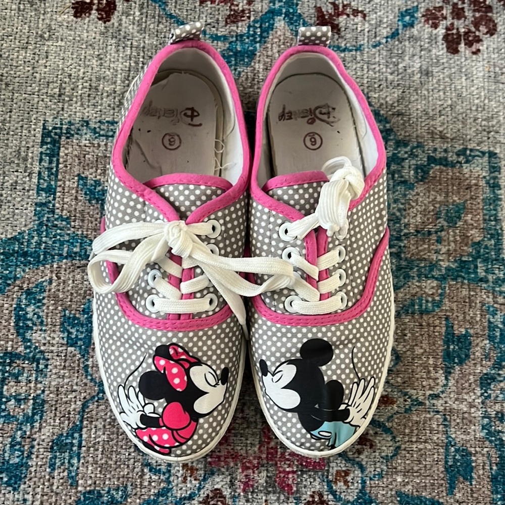 Mickey and Minnie Mouse ked inspired shoes. Size 6